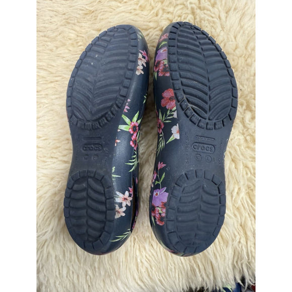Crocs Botanical Floral Design Women’s Size 8 Navy Blue Comfy Shoes Slip On Flats - Picture 8 of 9